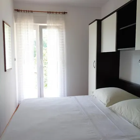 2327c * Mošćenička Draga