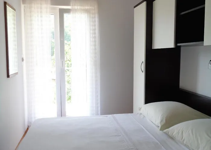 2327c * Mošćenička Draga